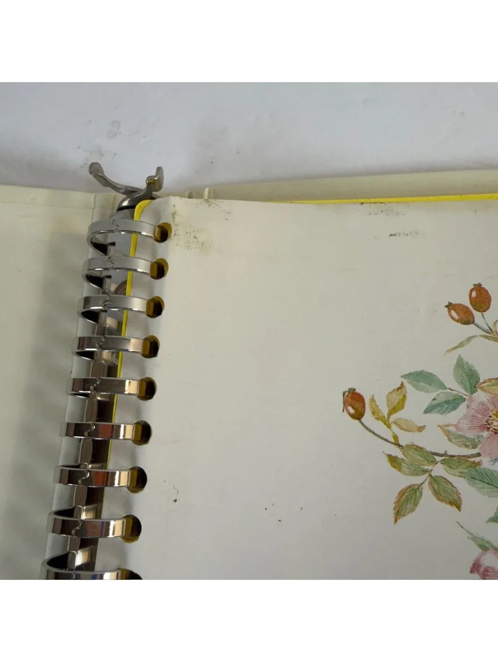 Vintage 1977 The Country Diary Collection Floral Ring-Bound Organizer C-6